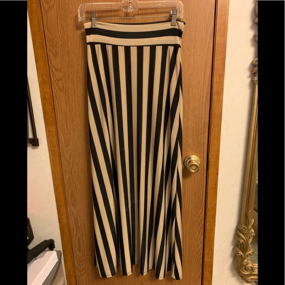 10 skirt Different size $20 each - Picture 4 of 10